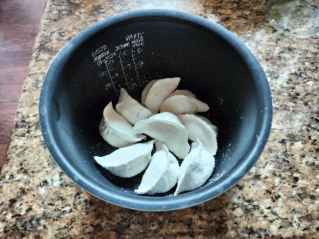 电饭锅里的饺子